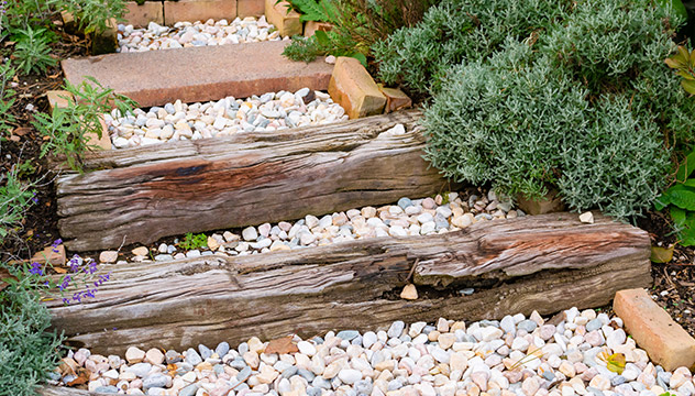 お庭のメンテナンス