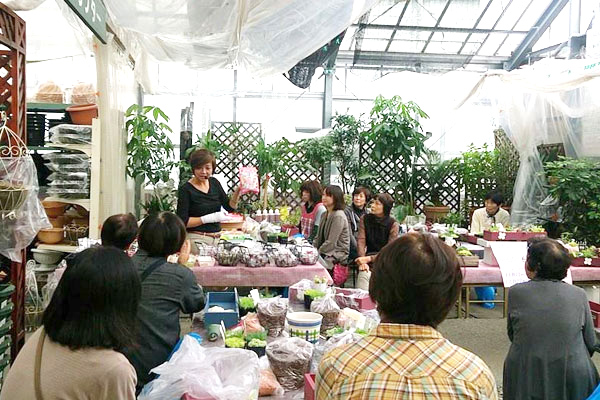 寄せ植え教室の様子
